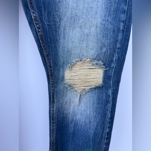 Genuine Authentic Fashion Fit Distressed Ultra High Rise Jeans Size 32W/38L - Picture 6 of 14